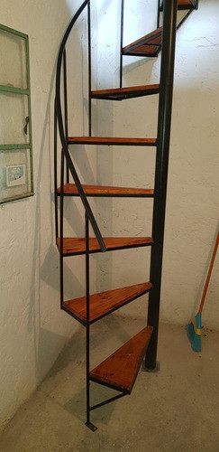 Escaleras Caracol Hierro Y Madera 12.000  Colocada 1