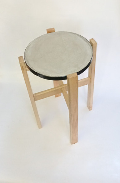 Mesa Auxiliar Con Tapa De Concreto 1