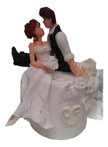 Adorno Para Torta Con Base Falsa Novios En Porcelana Fría 0