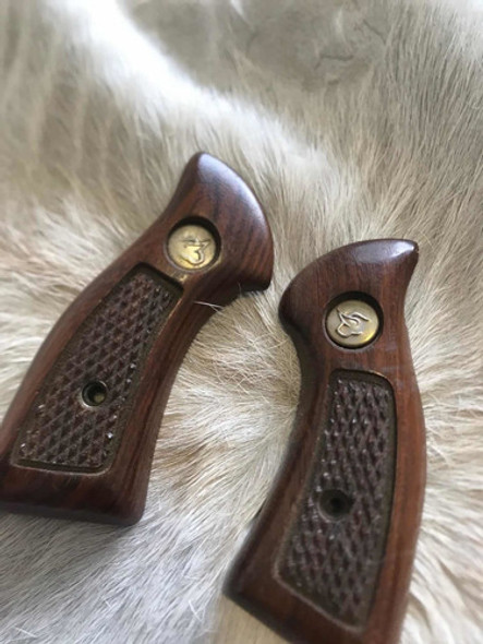 Cabo Empunhadura Revolver Taurus Rt82, 85s, 605! Madeira 1