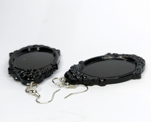 Par De Brincos Alto Padrão De Arte Resinada Alice Cheshire 1