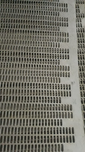 Chapa Tela Perfurada , 1300x560 Com Borda De 20mm Arredor . 0