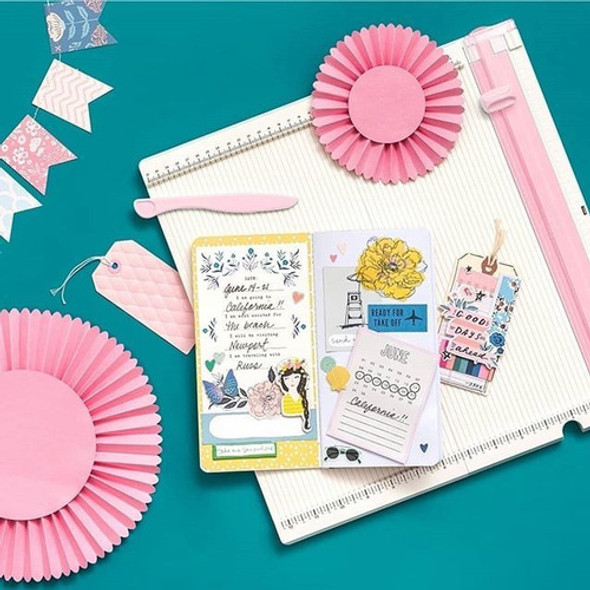 We R Memory Keepers Trim & Score Board En Centímetros Rosa 1