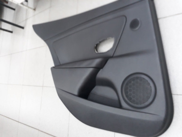 Tapizado Puerta Trasera Izquierda Renault Fluence ( Cuero) 1