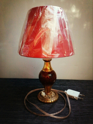 Lampara Portatil Antigua De Bronce,madera Y Pantalla Nueva!! 0