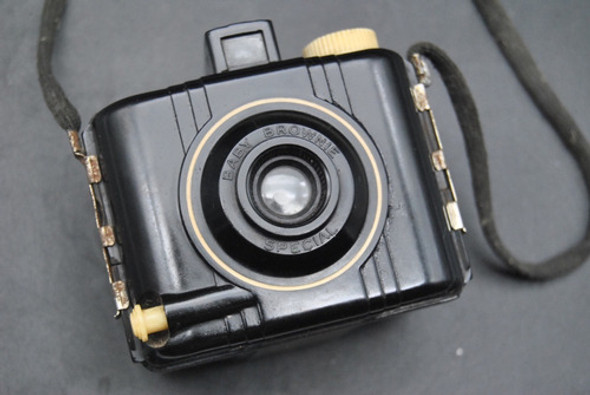 Antigua Cámara De Fotos Kodak Baby Brownie Vintage Vieja 1