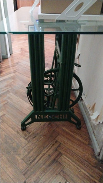 Mesa Vintage Con Base De Maquina De Costura 1