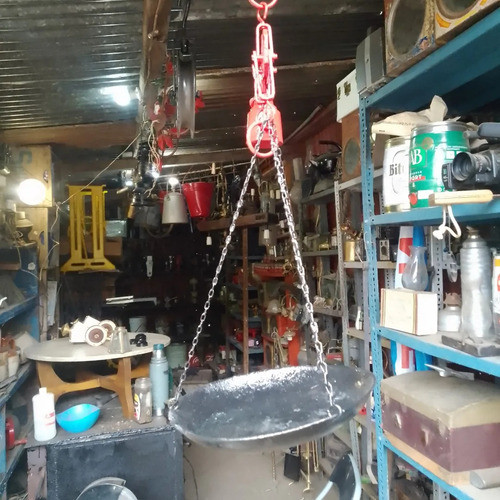 Antigua Balanza Romana Roja 1