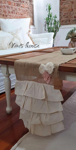 Vints House Te Ofrece; Camino De Arpillera Con Volados. 1