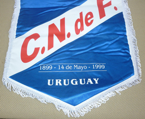 Banderín Conmemorativo Club Nacional  De Futbol 1