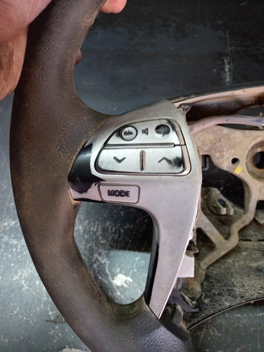 Volante Hilux 2012 Con Comandos De Radio 1