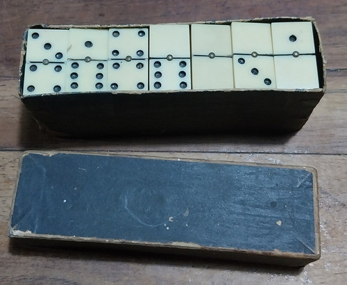 Antiguo Juego De Domino En Caja De Cartón. Baquelita Y Metal 0