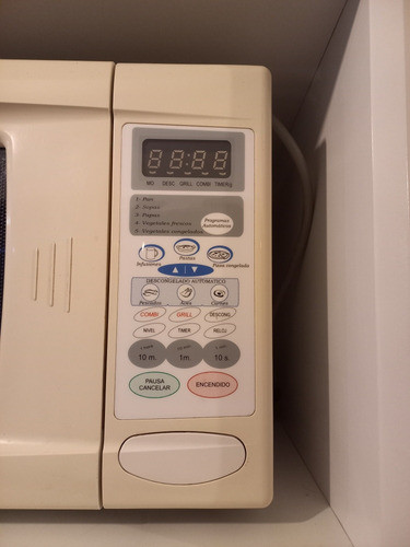 Microondas Atma 1