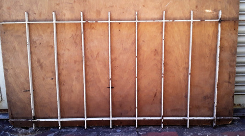 Reja De Hierro Varilla Cuadrada 123x62 Cm. 1
