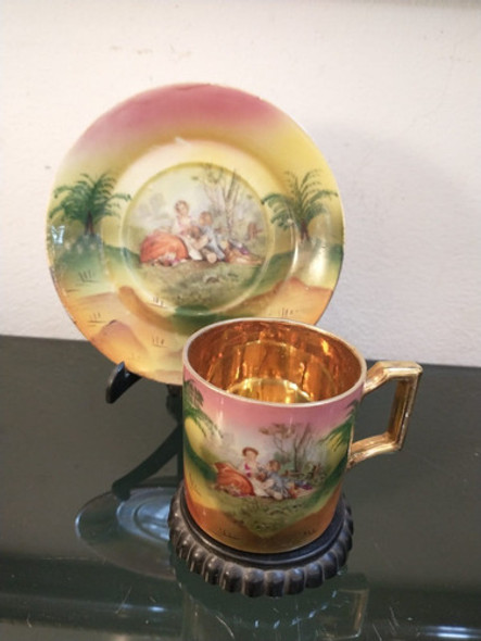 Antigua Taza De Café Y Plato Porcelana Dorada Pintada A Mano 0