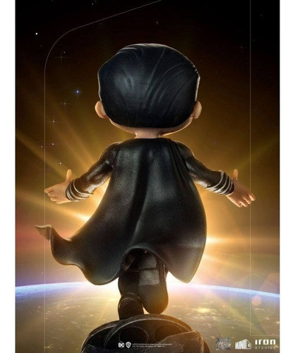 Figura Superman Black Suit Minico 51921 Iron Studios 1