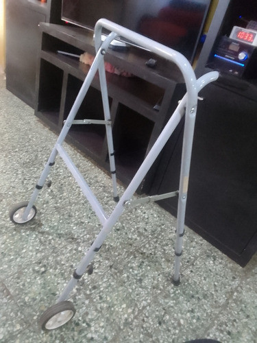 Andador Ortopédico Con Dos Ruedas Plegable Liviano Usado 1
