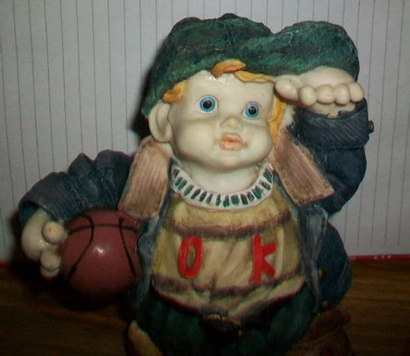 Hermosa Alcancía De Pasta De Resina Importada-nene C/pelota 1