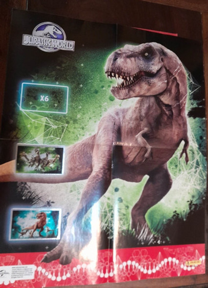 Album** Jurassic World **  2015, Panini, Tiene 75 Figuritas 1