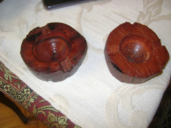 2 Antiguos Ceniceros  Madera Tronco De Arbol Barniz Xiv-131 0