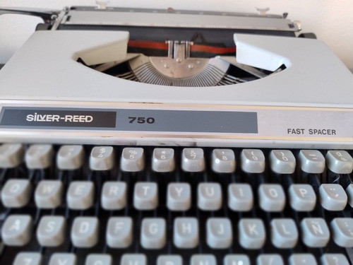 Máquina De Escribir - Silver Reed 750 1