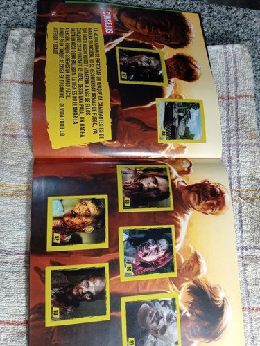 Álbum De The Walking Dead Mas Figuritas 1