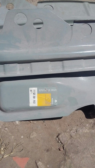 Faldon Trasero/panel De Cola De Renault Clio 2 Tricuerpo. 1