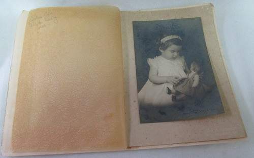 Foto Antigua De Niña Con Juguete Muñeca 1956 0