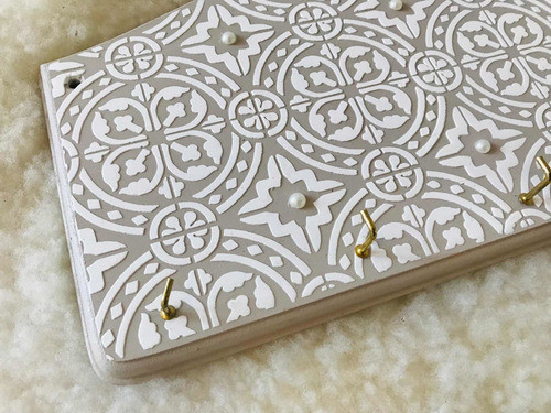 Porta Llaves 4 Ganchitos De Madera Y Detalles En Relieve 1