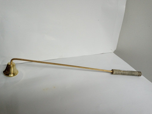 Apaga Vela De Bronce Con Mango De Madera 1