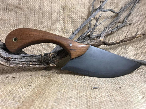 Cuchillo Utilitario En Acero 1070 Con Vaina De Cuero 1