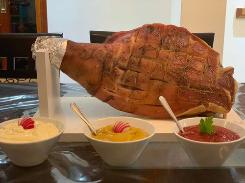Pernil De Cerdo 10 Personas + Panes + Salsas 1