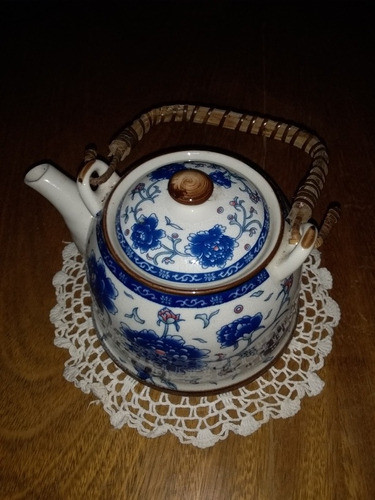 Muy Fina Tetera Nueva En Porcelana Con Colador (605) 1