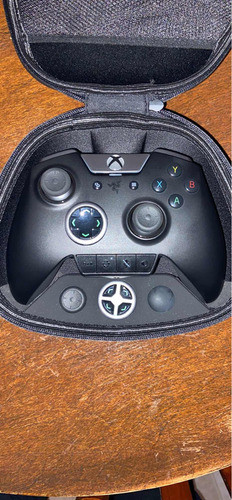 Razer Wolverine Ultímate 1