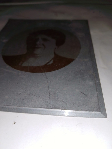 Foto Fotografia Sobre Placa Metal Circular Mujer Impresa 1