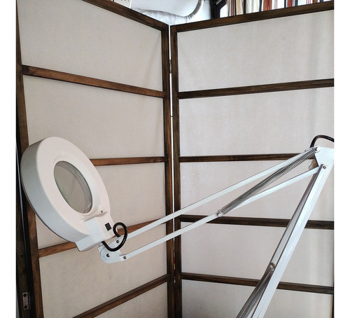Lupa Led Cosmetologia Con Morsa 1