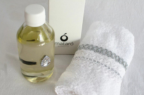 Set De Regalo Toalla Bordada Y Aromatizador En Packaging 1