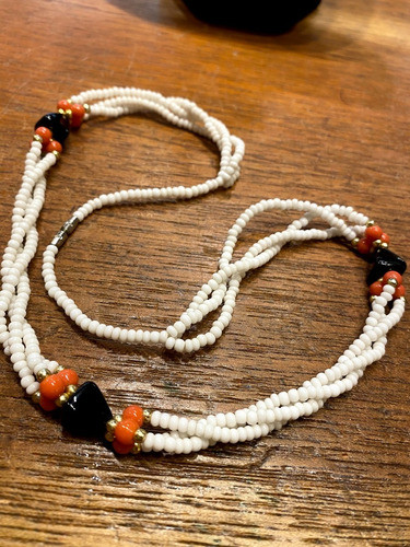 Luli Gargantilla Collar Cuentas Blancas Coral Piramide Negro 1