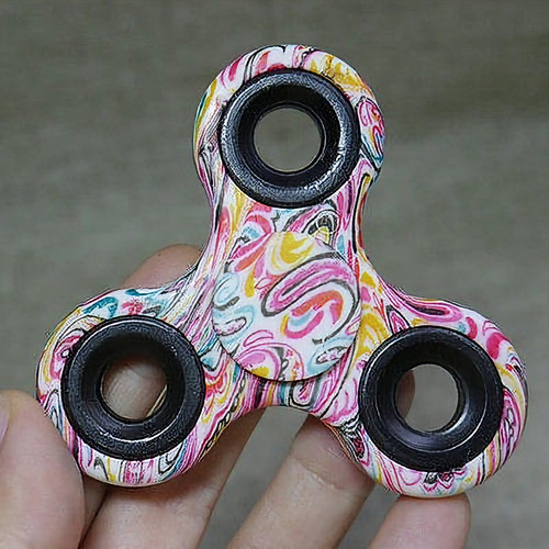 Mano Spinner Tri Fidget Enfoque Juguete Mesa Para Niños Y Ad 1