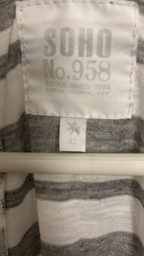 Saco Abotonado Viscosa Marca Soho Rallado Blanco Y Gris 42 1