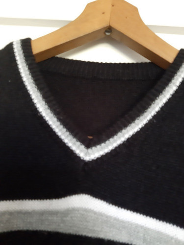 Sweater Negro Escote V Dama 1