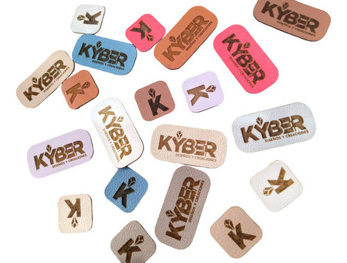 Etiqueta Personalizada En Cuerina Con Tu Logo X100u Tamaño M 0