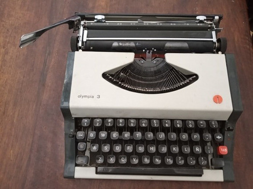 Maquina De Escribir Vintage Olympia 3 0