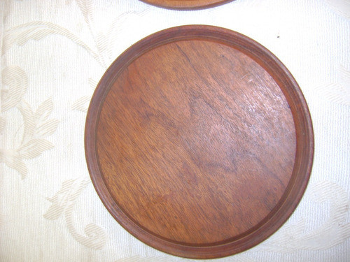 Dos Antiguos Platos En Madera Barnizada 1