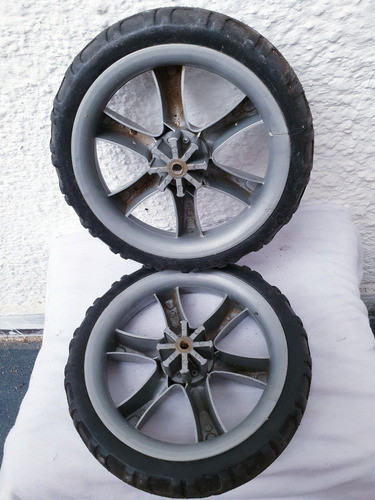 Juego De Ruedas Plasticas Llanta Gris Cubierta Negra. 0