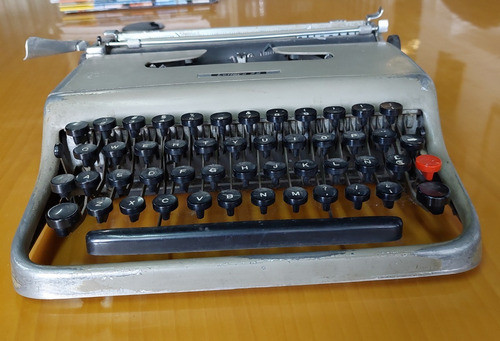 Máquina De Escribir Olivetti, Lettera 22, Origen Italiano 1