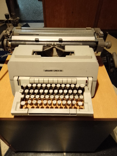 Máquina De Escribir Antigua Olivetti 98 1