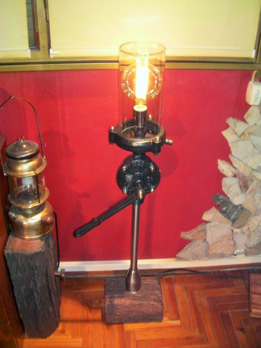 Farol De Pie Hecho Con Bomba De Aceite Antigua, Hermoso...!! 1