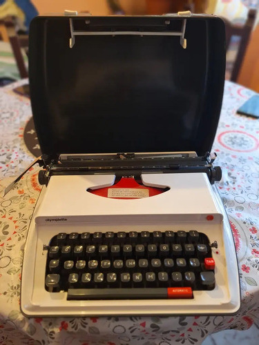 Maquina De Escribir, Marca Olympia, Modelo S12leer Descrip. 0