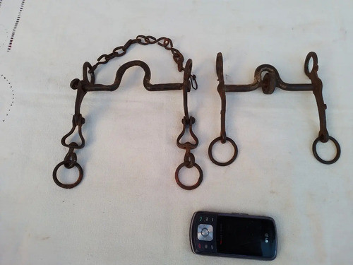 Lote De 2 Antiguos Frenos De Caballo Articulado Con Barbada 0